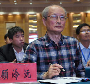 顾泠沅讲话演绎老教授风采