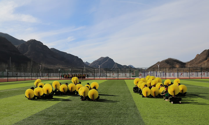 大课间展示《变色扇》