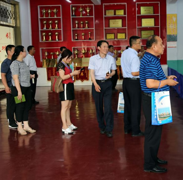 入会代表参观临沂九中