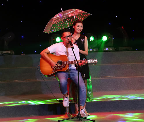 吉它弹唱：《成都》