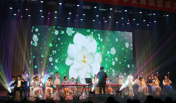 师生民乐合奏+合唱《茉莉花》