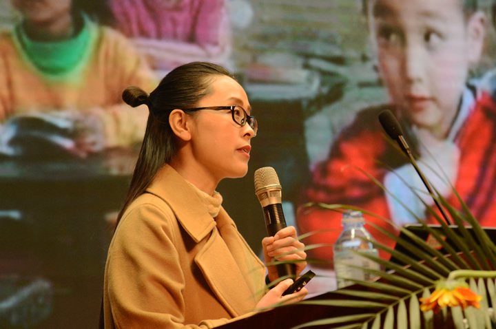 《阶梯英语课程》 