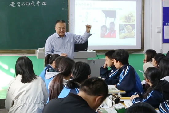 尹庆明：《遗传的物质基础》