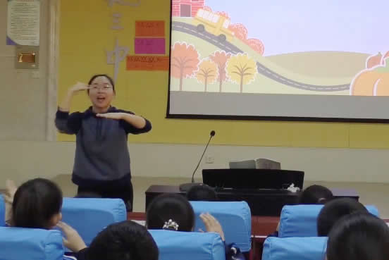 朱亚星：《让世界充满爱》