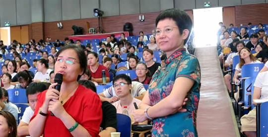 徐洁《促进学生深度学习的本真课堂》报告精彩瞬间