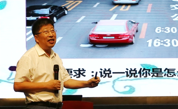 崔成林《“深度学习”的设计与实施》报告组图