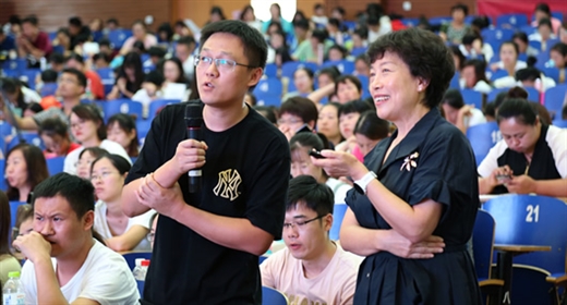 崔秀梅《基于深度教学（学习）目标设计》培训过程的精彩图片