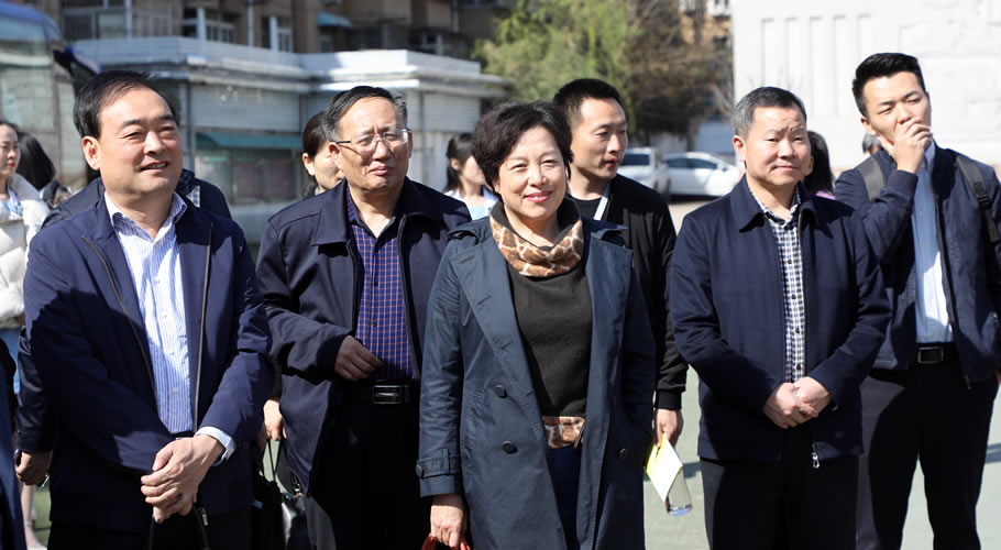 入会代表参观济南市第十三中学