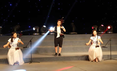 器乐合奏：《赛马》