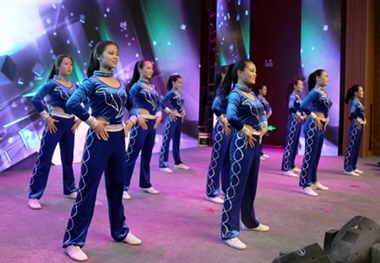 健美操:《活力青春健美操》