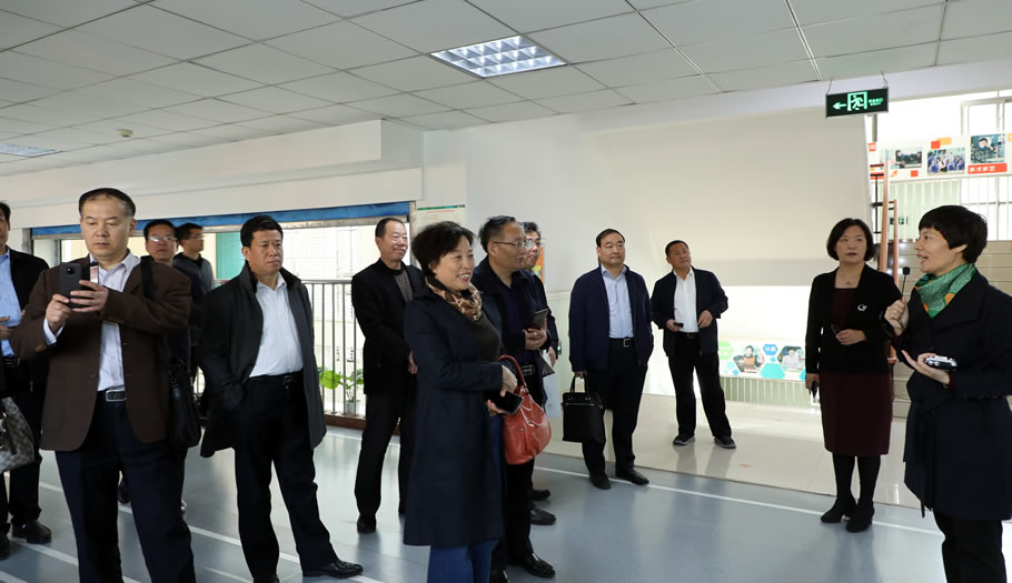 入会代表参观济南市宝华小学