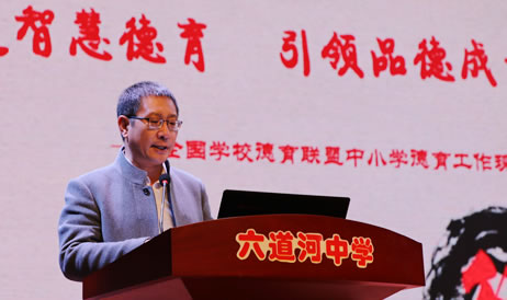 六道河中学校长贾利民简介